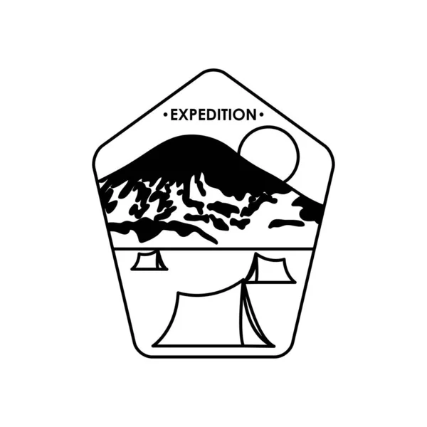 Odznaka ekspedycyjna z namiotami kempingowymi i śnieżnymi górami, w stylu sylwetki — Wektor stockowy
