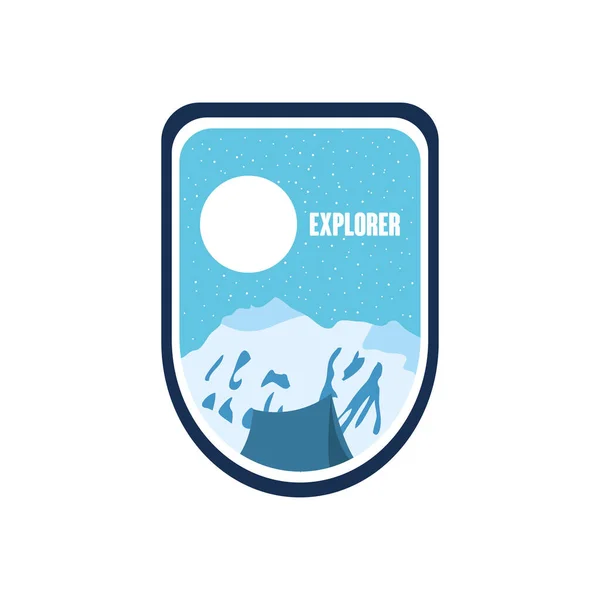 Insigne explorateur avec montagnes enneigées et lune, style plat — Image vectorielle