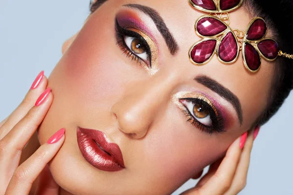 Enfes Arapça Glitter Güzel Egzotik Bir Kadınla Makyaj Dayalı — Stok fotoğraf