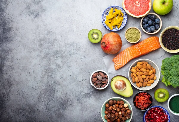 Egészséges Termékek Superfoods Lazac Gyümölcs Zöldségek Bogyók Goji Spirulina Matcha — Stock Fotó
