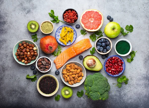 Egészséges Termékek Superfoods Lazac Gyümölcs Zöldség Bogyók Goji Spirulina Matcha — Stock Fotó