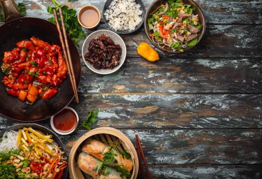 Çeşitli Çin yemekleri 