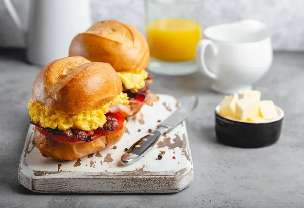 Breakfast sandwiches with scrambled egg — Stock Photo, Image