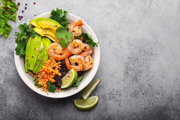 Salad with shrimps and avocado