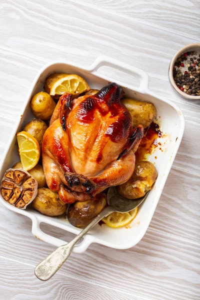 Baked whole chicken — Stock Photo, Image