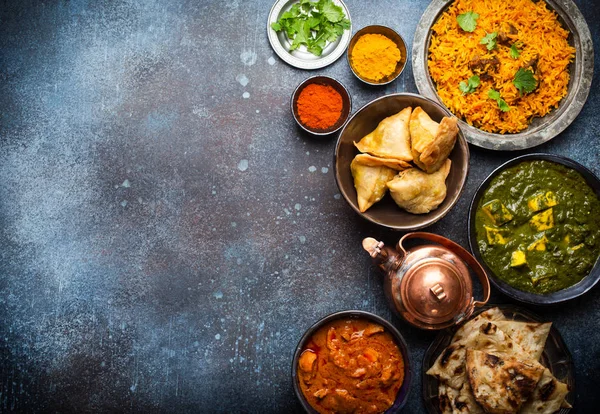 Authentic Indian dishes and snacks — Stock Photo, Image