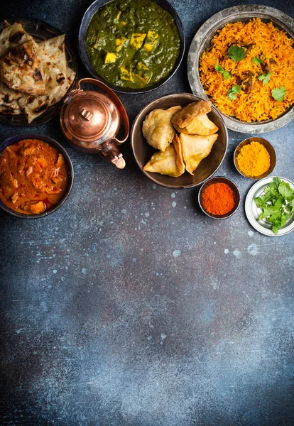 Authentic Indian dishes and snacks — Stock Photo, Image