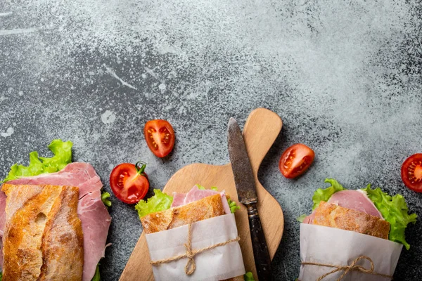 Öğle yemeği için taze ciabatta sandviç