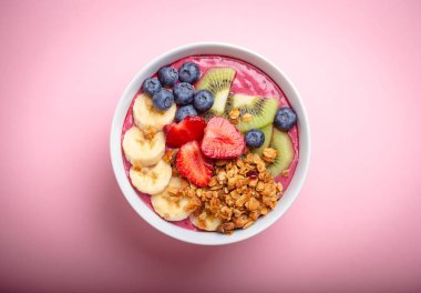 Sağlıklı acai smoothie kase