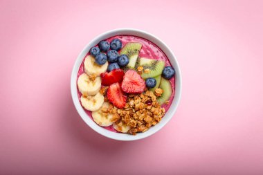 Sağlıklı acai smoothie kase