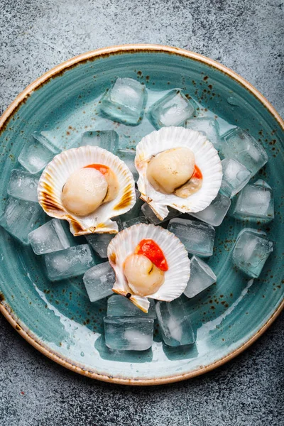 Raw fresh uncooked scallops — Stock Photo, Image