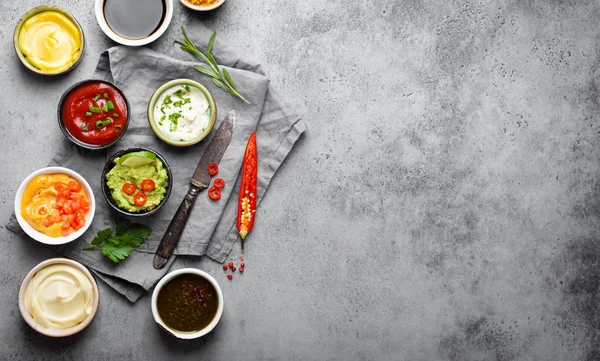 Verschillende sauzen koken — Stockfoto