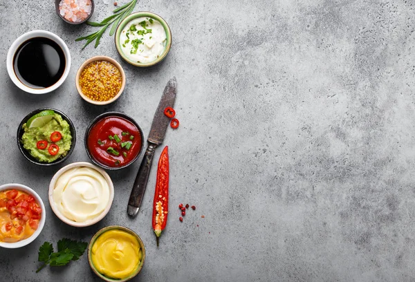 Verschillende sauzen koken — Stockfoto