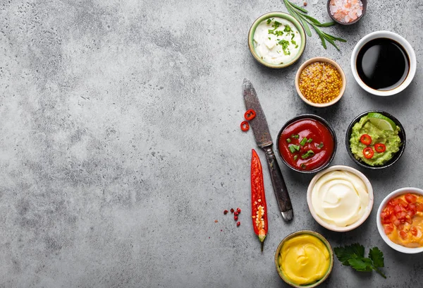 Verschillende sauzen koken — Stockfoto