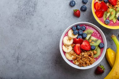 Sağlıklı acai smoothie kase