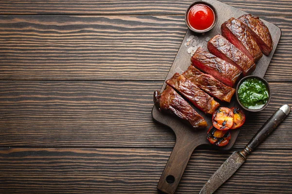 Steak de viande marbrée grillée — Photo