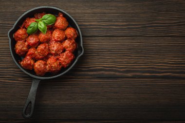 Domates soslu köfte.