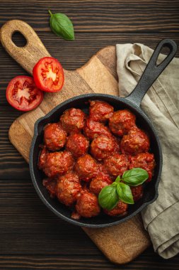 Domates soslu köfte.