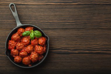 Domates soslu köfte.