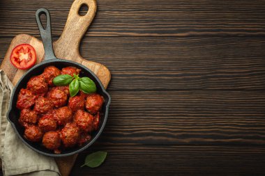 Domates soslu köfte.