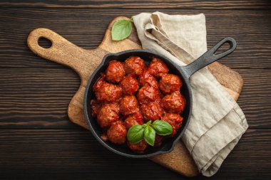 Domates soslu köfte.