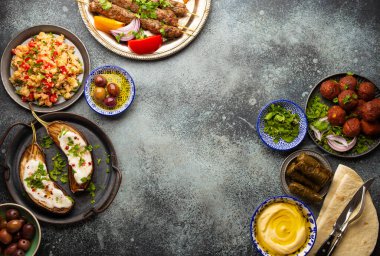 Orta Doğu akşam yemeği masası