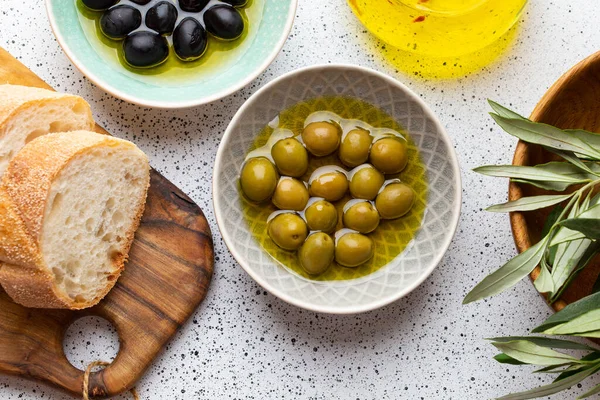 Složení a předkrmy pro italskou nebo středomořskou kuchyni — Stock fotografie