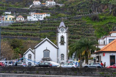 Ribeira Brava, Madeira, Portekiz - 03.23.2025: Ribeira Brava Ana Kilisesi (Sao Bento Kilisesi)
