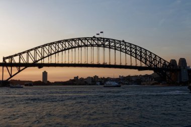 Sydney, NSW, Avustralya-5 Nisan 2016: Circular Quay ve Liman Köprüsü