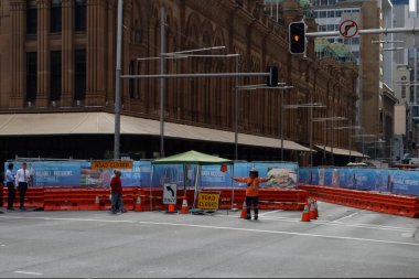 Sydney, NSW, Avustralya-3 Mayıs 2016: Druitt Caddesi 'nde yol çalışmaları ve sapma.