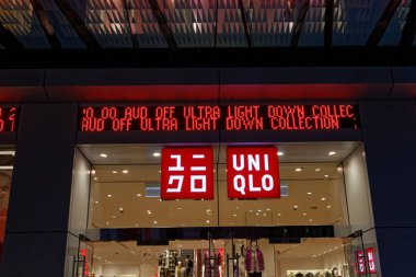 Brisbane, QSL, Avustralya - 1 Mayıs 2016: Queen Street Mall - En iyi markalar ve bir sürü restoran, kafe ve barları olan alışveriş merkezi.