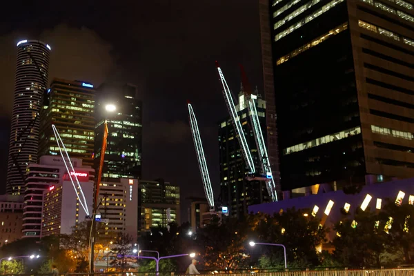 ブリスベン Qld オーストラリア 2016年4月3日 夜のブリスベンのウォーターフロント 明るくカラフルな照明 — ストック写真