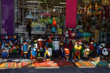 Townsville, QLD, Avustralya-24 / 04 / 2016: Queensland, Townsville 'de bir hediyelik eşya dükkanının gösterimi.