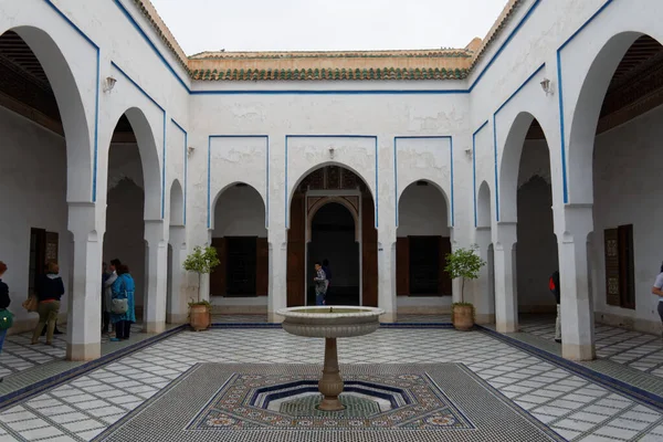 Marrakech Marruecos Mayo 2013 Los Turistas Que Visitan Palais Bahia — Foto de Stock