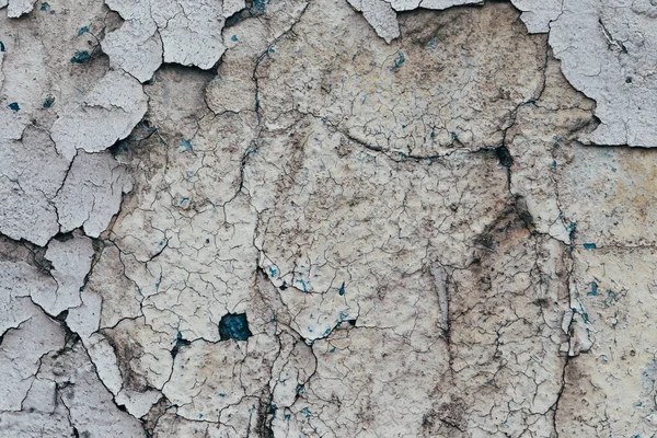 Eski kabuğu soyulmuş mavi boyalı duvar. Kapat.