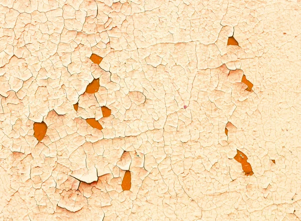 Turuncu duvarları soyan eski bir arka plan. Kapat.