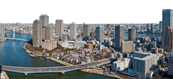 东京苏美达河的广角空中全景 在白色背景下隔断波涛汹涌的水面 桥梁和摩天大楼 — 图库照片