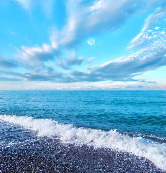 여름에 구름이 바다의 — 스톡 사진