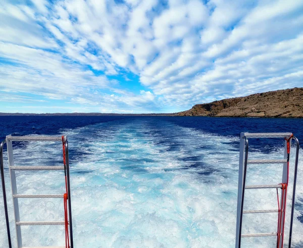 Glowing Blue Warm Sea Cyprus Dramatic Cloudy Sky Shipe Trail — Stock Photo, Image