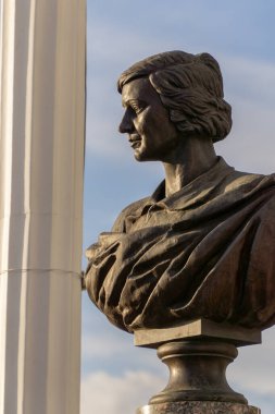 Elabuga, Tataristan, Rusya - 08 09 2020: Elabuga kentindeki şair Marina Tsvetaeva anıtı