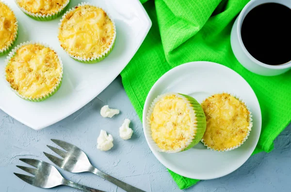 Cheesy cauliflower breakfast muffins