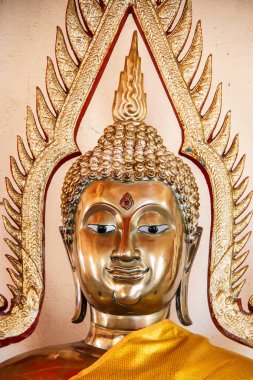 bir Budist tapınağında Buda heykeli.