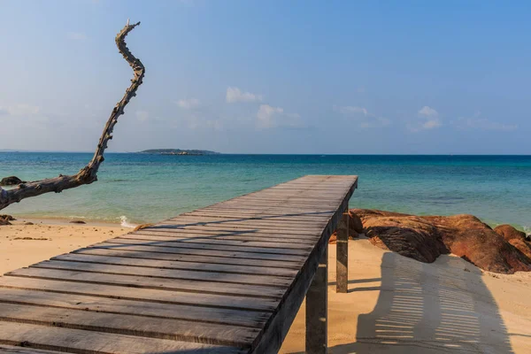 泰国罗勇门诺岛的木路 — 图库照片