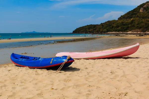 泰国西凯乌海滩海滩上的独木舟 — 图库照片