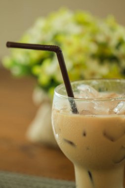 Buzlu kahve saman cam ile