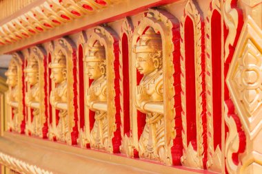 Buda heykelleri Budist tapınağı duvar sırasının