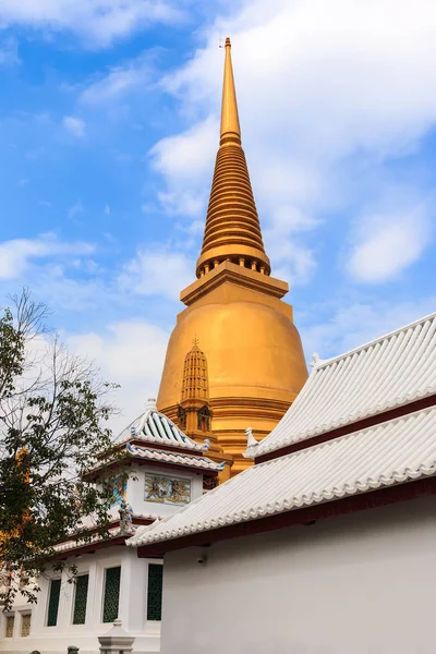 Goldene Pagode am wat bowon niwet in bangkok, thailand — Stockfoto