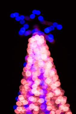 Bokeh büyük yılbaşı ışık ağacı