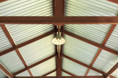 Çinko çatı altında asılı metal net lamba