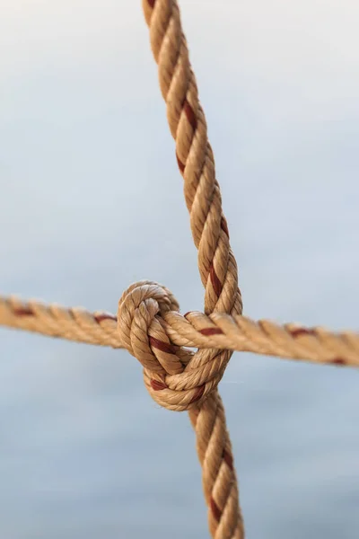 Old fishing boat rope with a Tied Knot — Stock Photo, Image